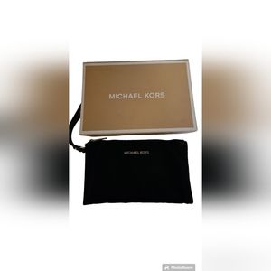 Micheal Kors wristlet